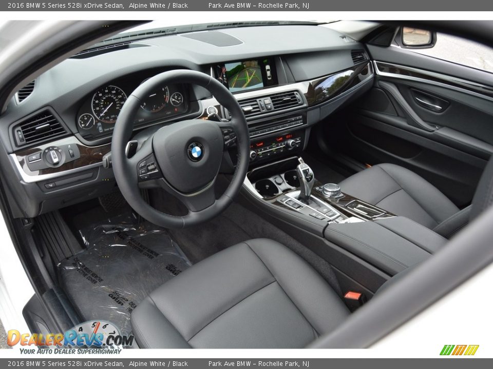 2016 BMW 5 Series 528i xDrive Sedan Alpine White / Black Photo #10