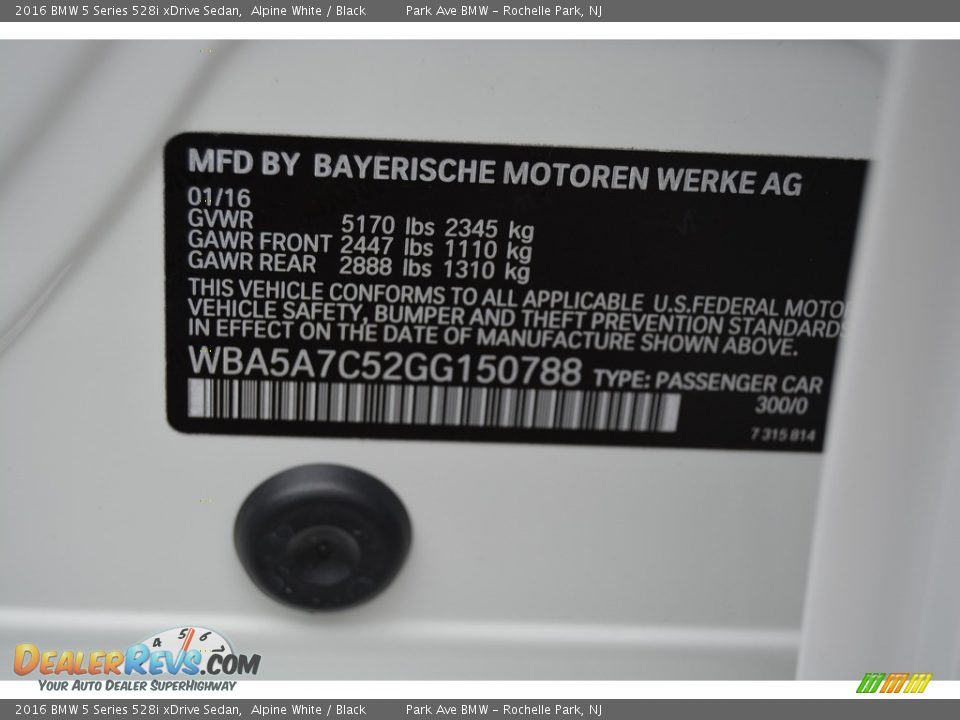 2016 BMW 5 Series 528i xDrive Sedan Alpine White / Black Photo #33
