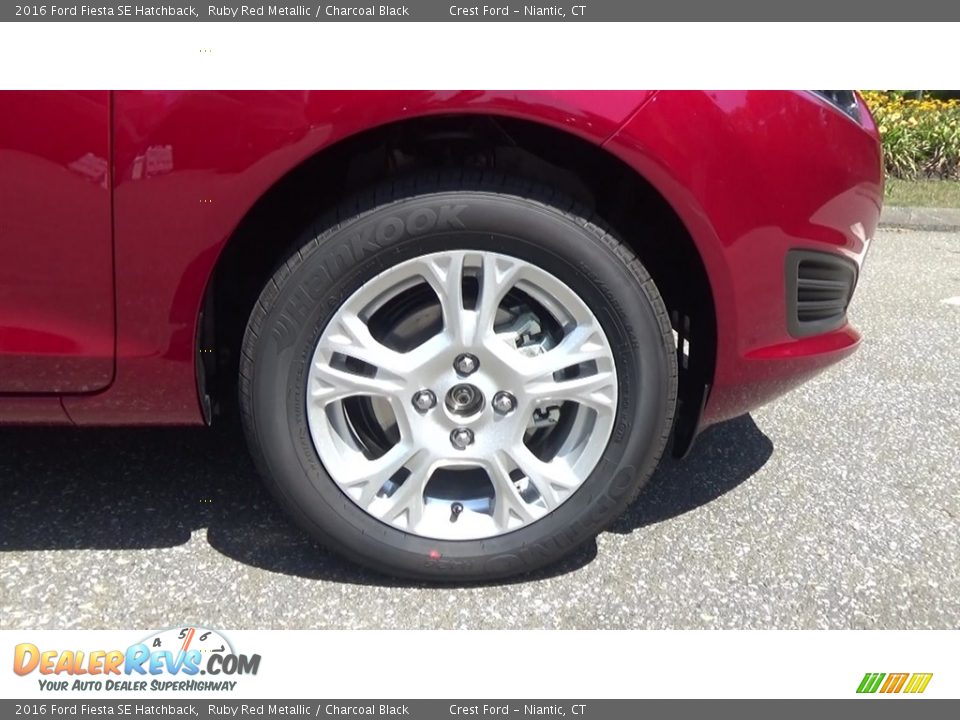 2016 Ford Fiesta SE Hatchback Ruby Red Metallic / Charcoal Black Photo #27