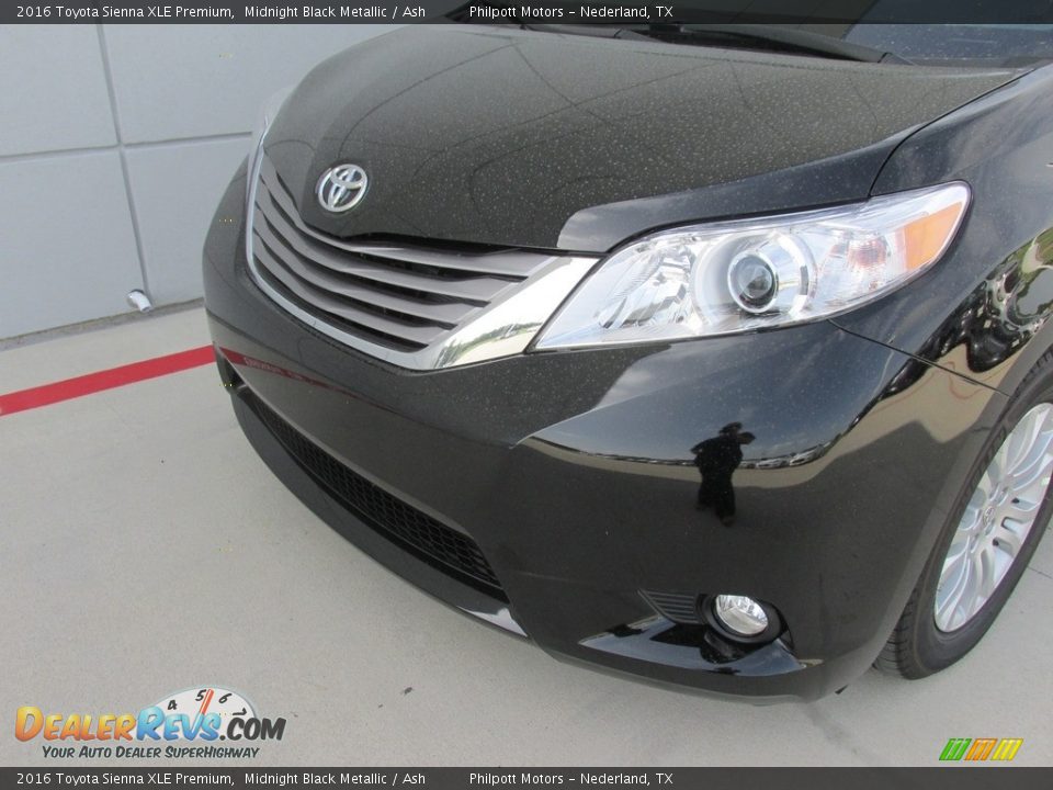 2016 Toyota Sienna XLE Premium Midnight Black Metallic / Ash Photo #10