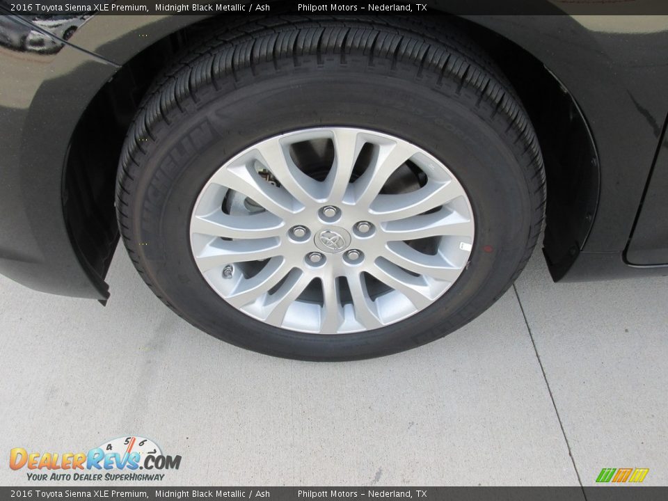 2016 Toyota Sienna XLE Premium Midnight Black Metallic / Ash Photo #11