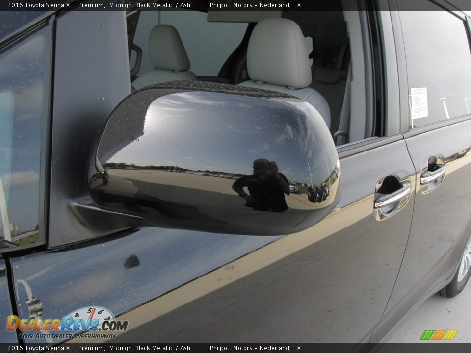 2016 Toyota Sienna XLE Premium Midnight Black Metallic / Ash Photo #12