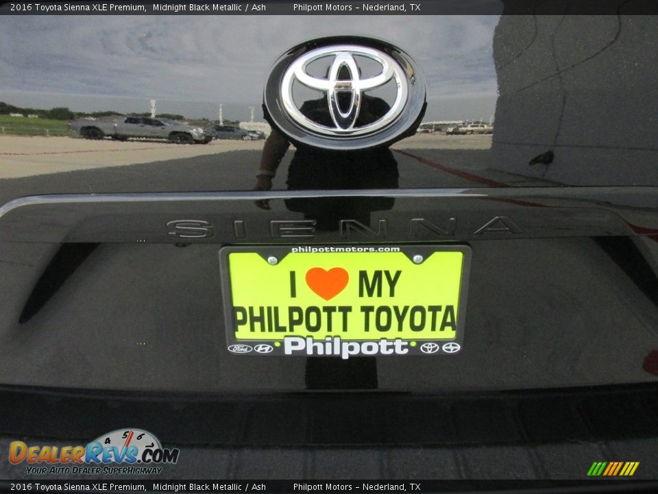 2016 Toyota Sienna XLE Premium Midnight Black Metallic / Ash Photo #13