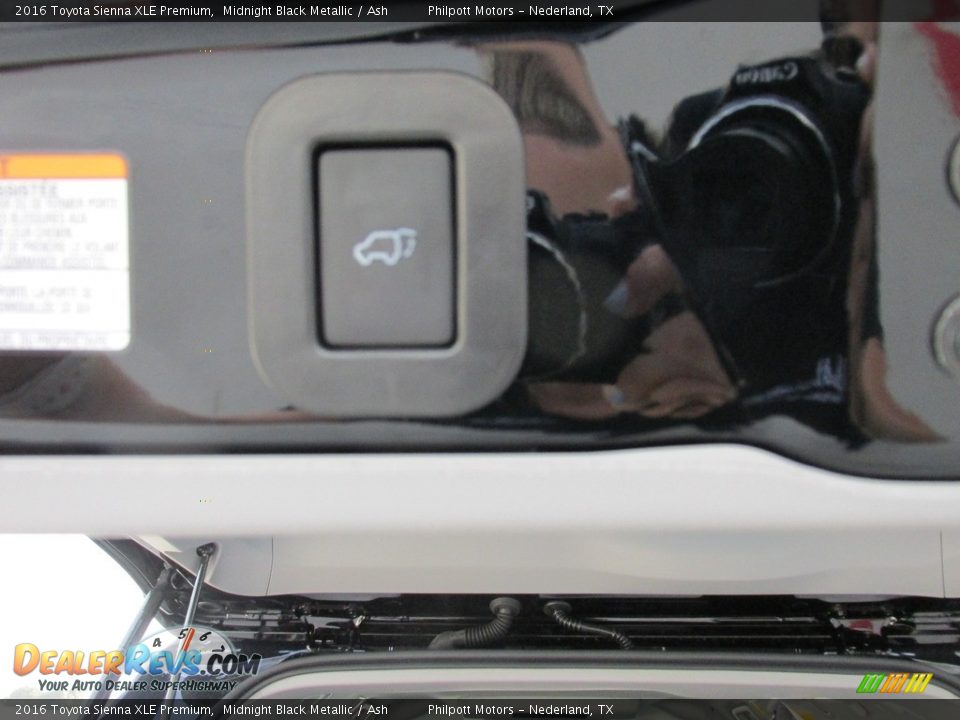 2016 Toyota Sienna XLE Premium Midnight Black Metallic / Ash Photo #16