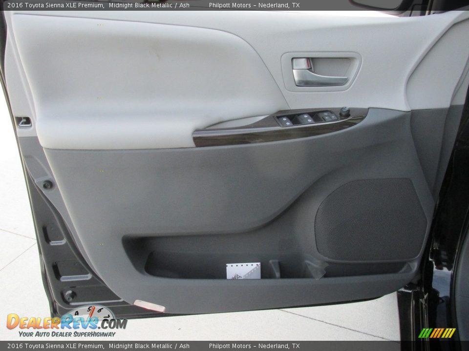 2016 Toyota Sienna XLE Premium Midnight Black Metallic / Ash Photo #19