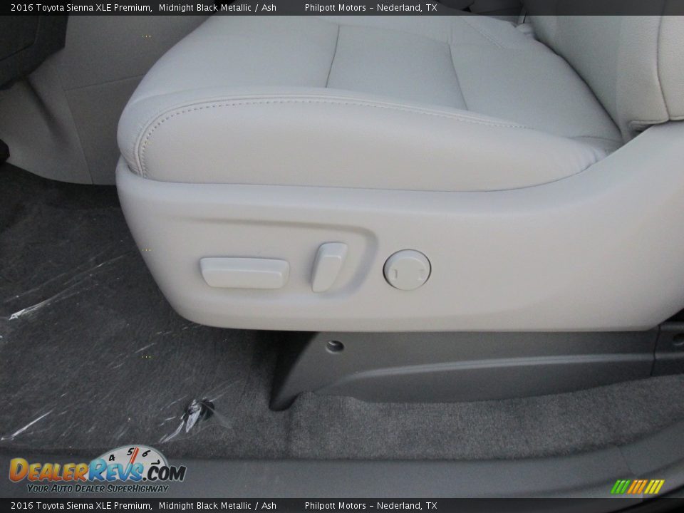 2016 Toyota Sienna XLE Premium Midnight Black Metallic / Ash Photo #22