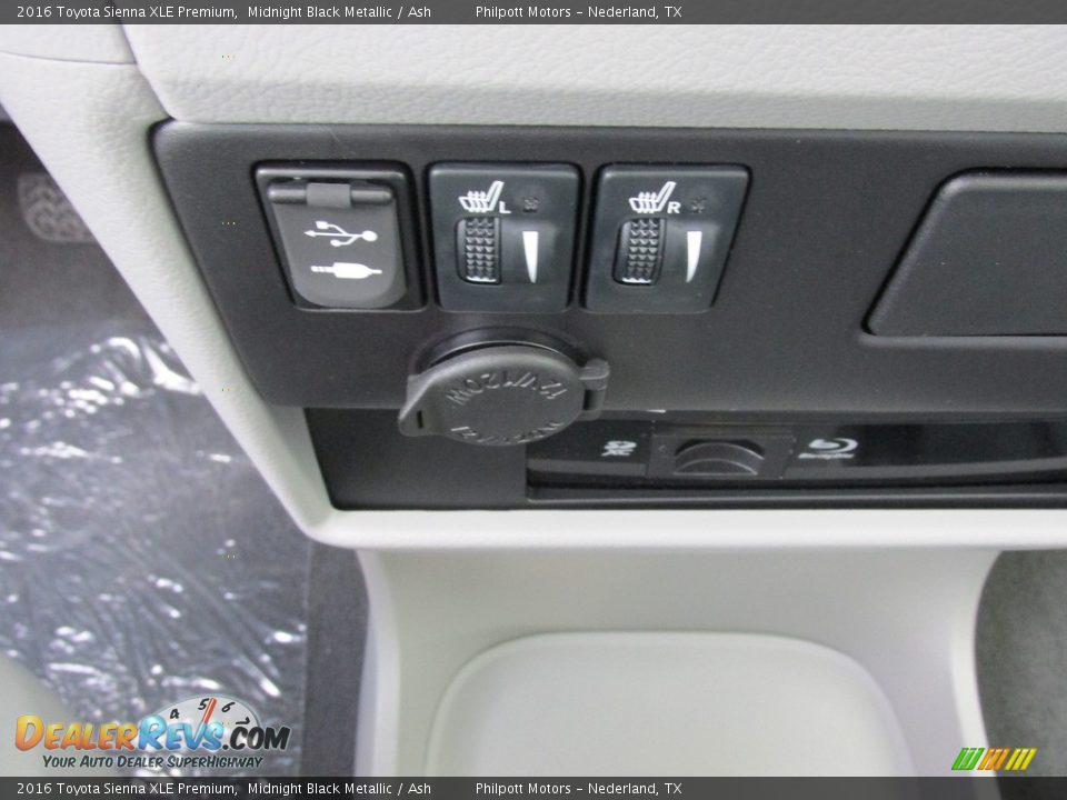 2016 Toyota Sienna XLE Premium Midnight Black Metallic / Ash Photo #30