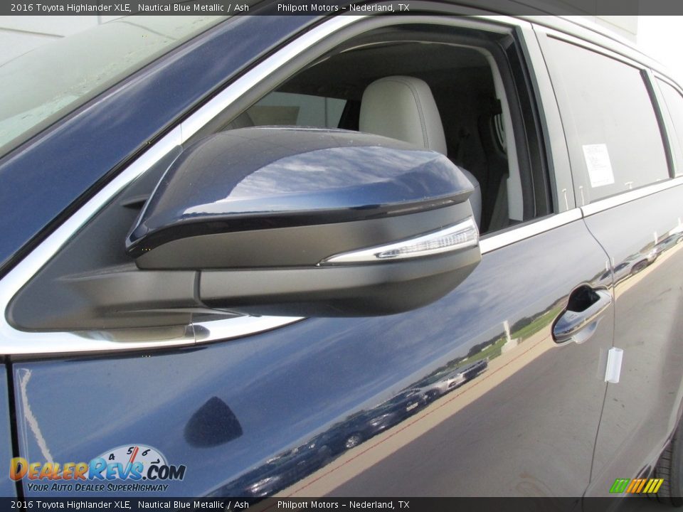 2016 Toyota Highlander XLE Nautical Blue Metallic / Ash Photo #12