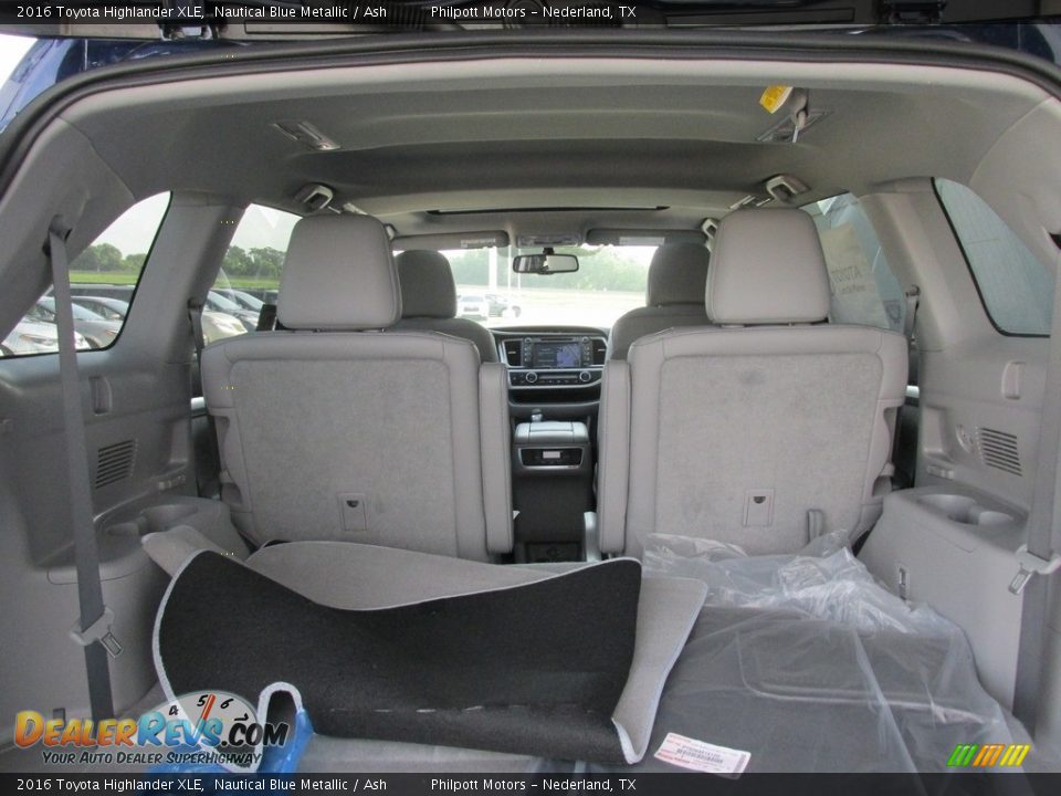 2016 Toyota Highlander XLE Nautical Blue Metallic / Ash Photo #16