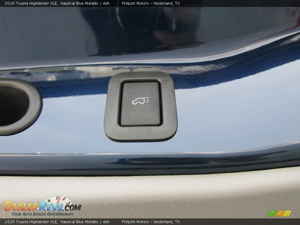 2016 Toyota Highlander XLE Nautical Blue Metallic / Ash Photo #17