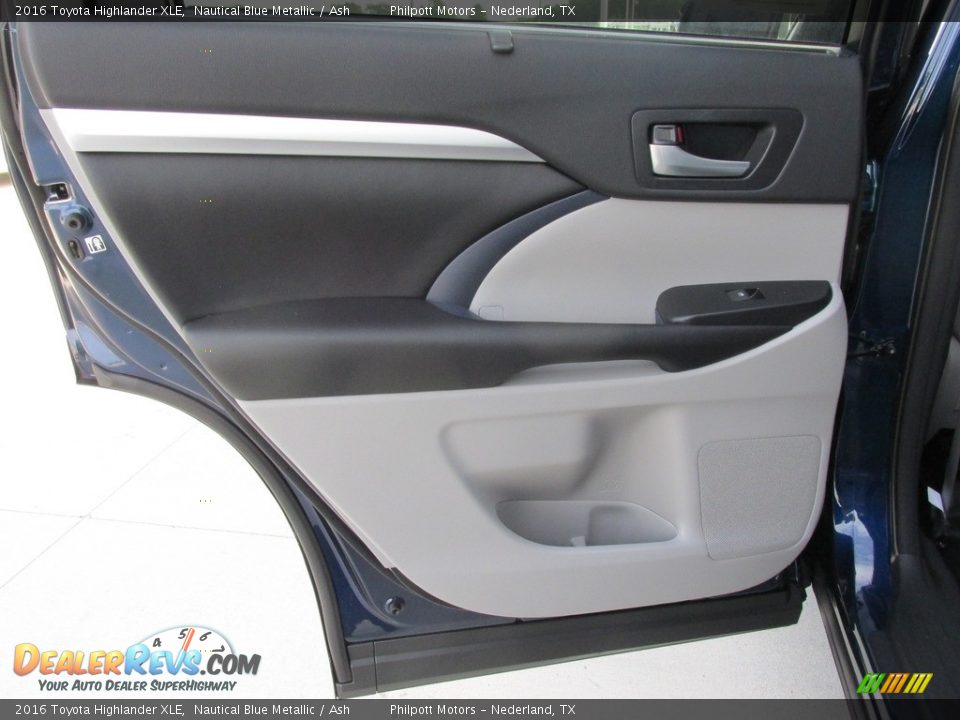 2016 Toyota Highlander XLE Nautical Blue Metallic / Ash Photo #18