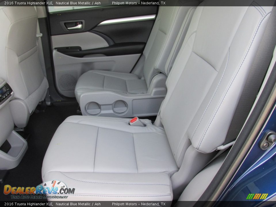 2016 Toyota Highlander XLE Nautical Blue Metallic / Ash Photo #19