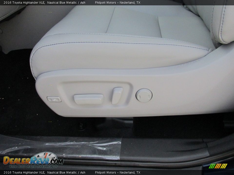 2016 Toyota Highlander XLE Nautical Blue Metallic / Ash Photo #23