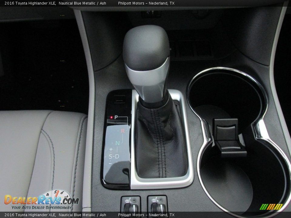 2016 Toyota Highlander XLE Nautical Blue Metallic / Ash Photo #29