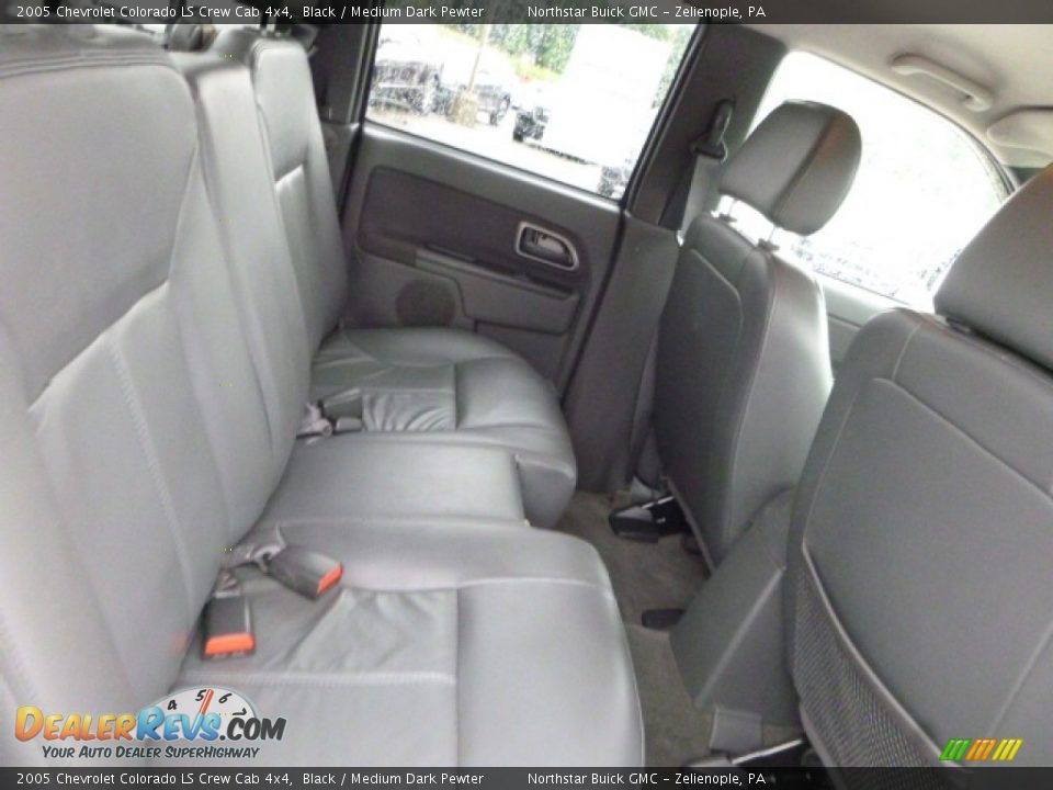 2005 Chevrolet Colorado LS Crew Cab 4x4 Black / Medium Dark Pewter Photo #11