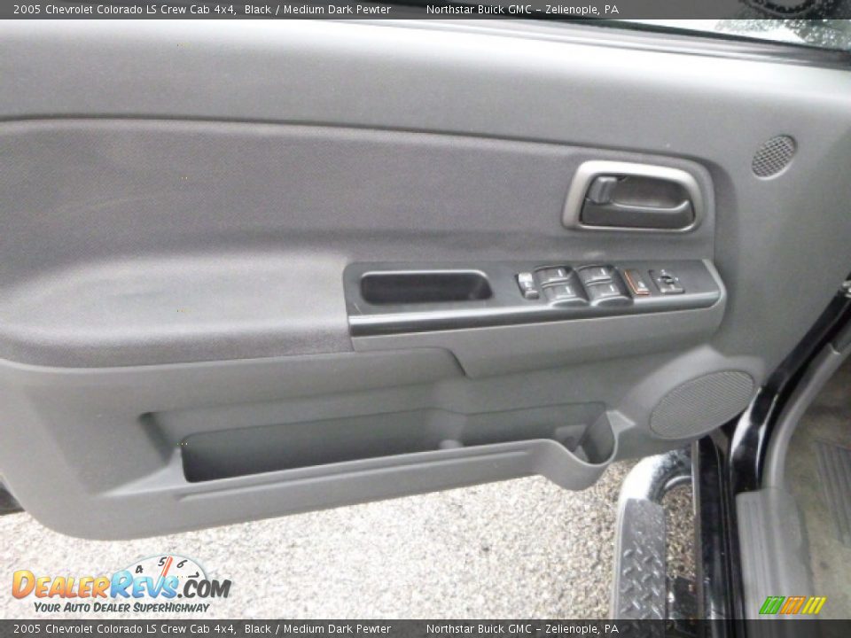 2005 Chevrolet Colorado LS Crew Cab 4x4 Black / Medium Dark Pewter Photo #16