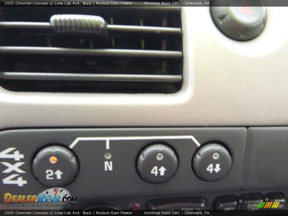 2005 Chevrolet Colorado LS Crew Cab 4x4 Black / Medium Dark Pewter Photo #22