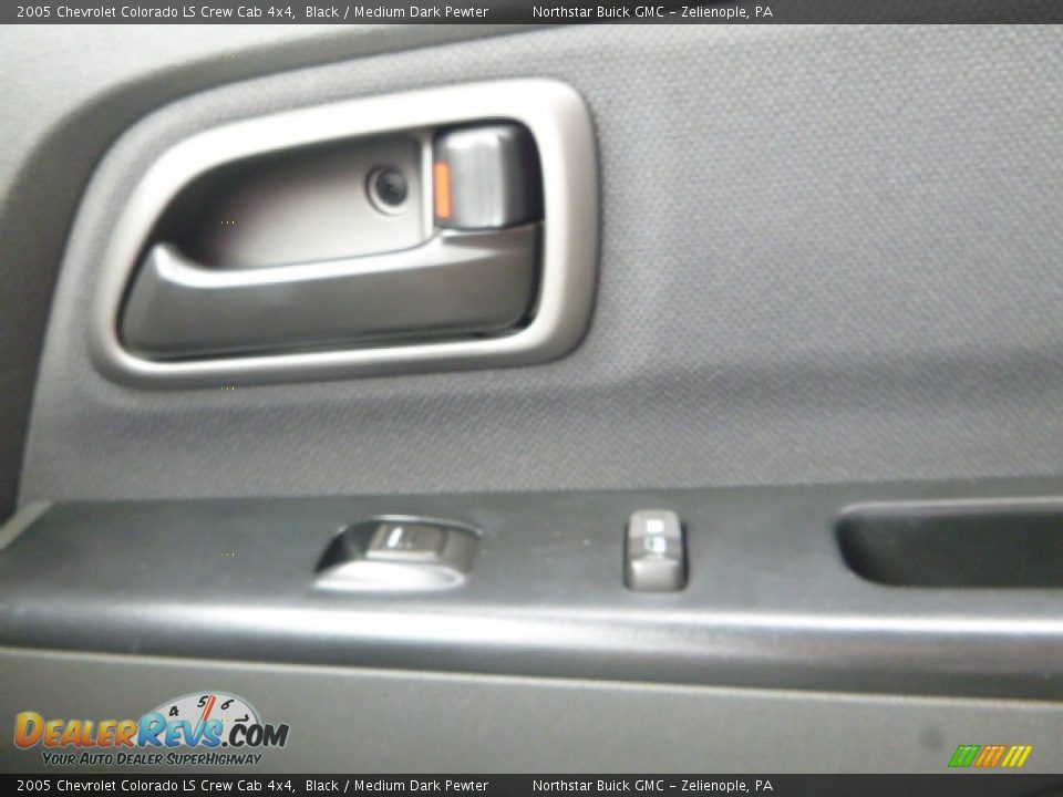 2005 Chevrolet Colorado LS Crew Cab 4x4 Black / Medium Dark Pewter Photo #27