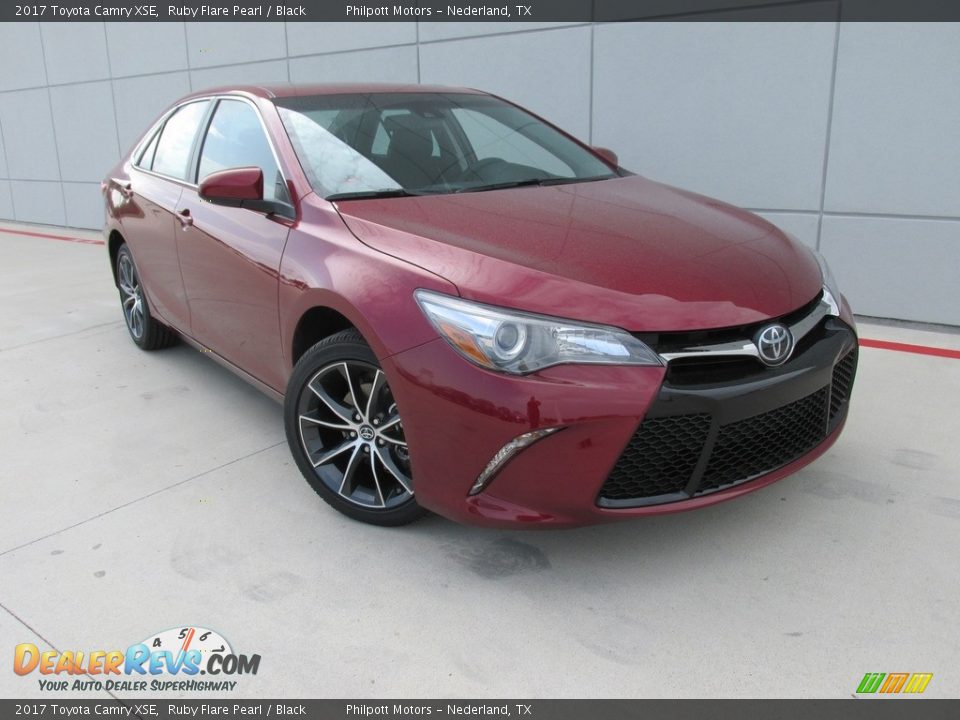 Front 3/4 View of 2017 Toyota Camry XSE Photo #1