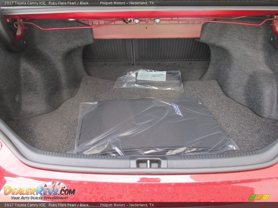 2017 Toyota Camry XSE Trunk Photo #15