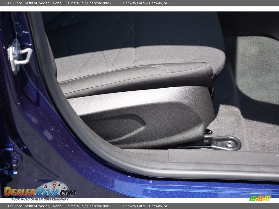 2016 Ford Fiesta SE Sedan Kona Blue Metallic / Charcoal Black Photo #26