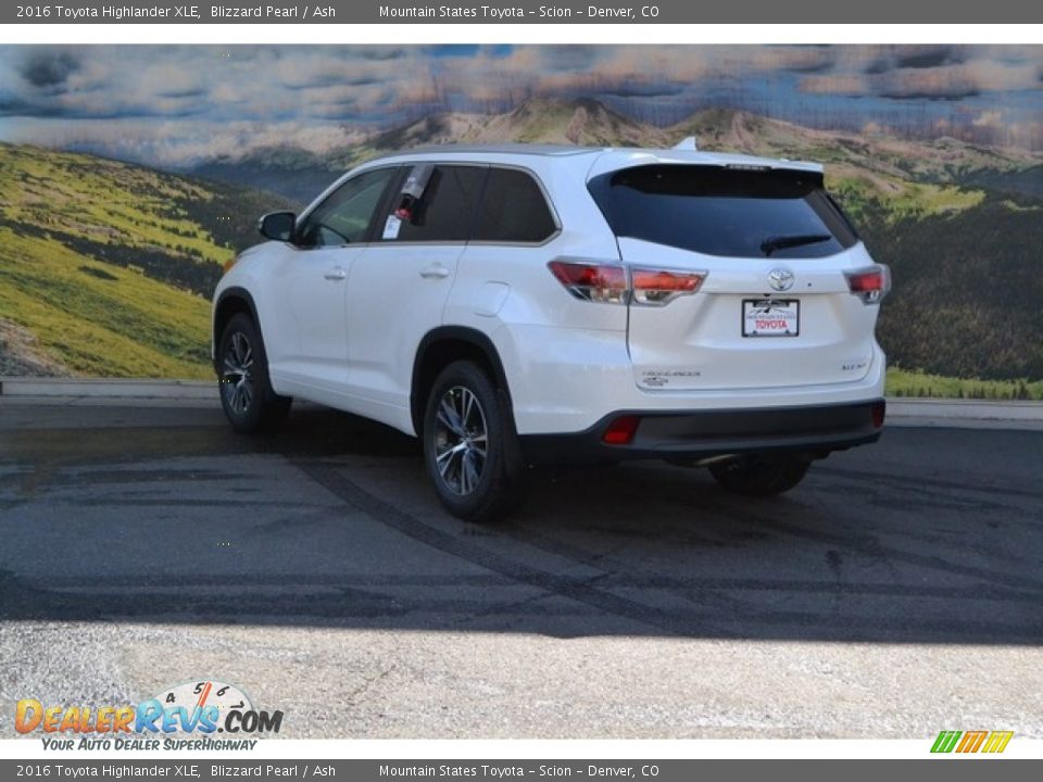 2016 Toyota Highlander XLE Blizzard Pearl / Ash Photo #3