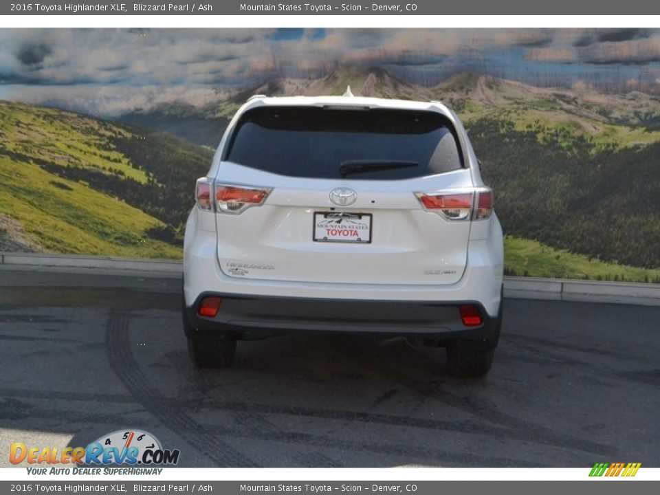 2016 Toyota Highlander XLE Blizzard Pearl / Ash Photo #4