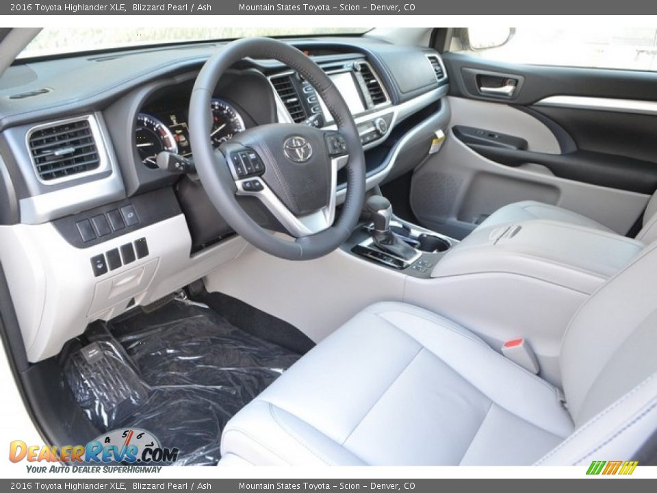 2016 Toyota Highlander XLE Blizzard Pearl / Ash Photo #5