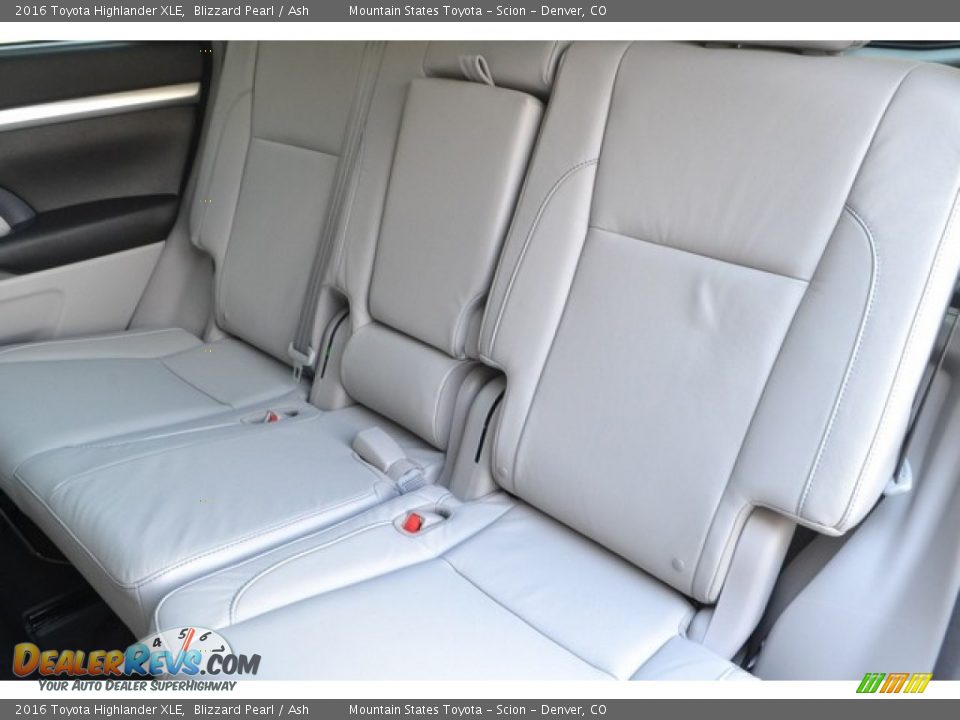2016 Toyota Highlander XLE Blizzard Pearl / Ash Photo #7