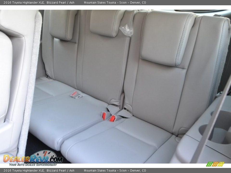 2016 Toyota Highlander XLE Blizzard Pearl / Ash Photo #8