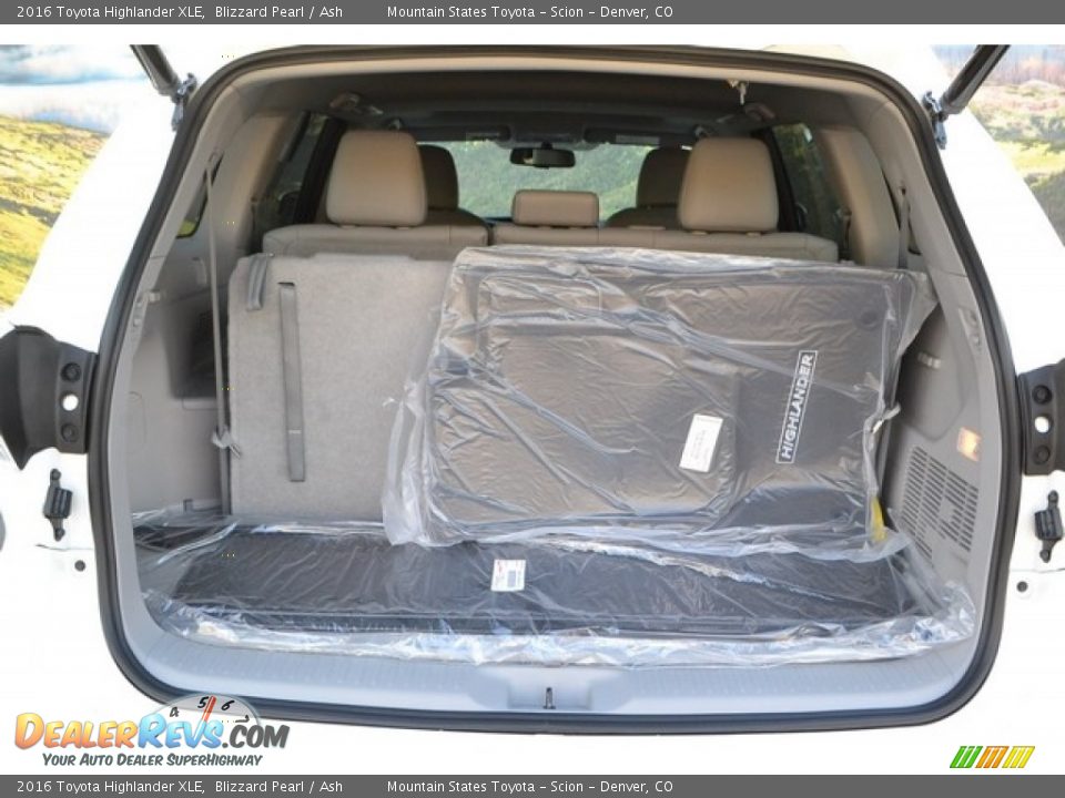 2016 Toyota Highlander XLE Blizzard Pearl / Ash Photo #9