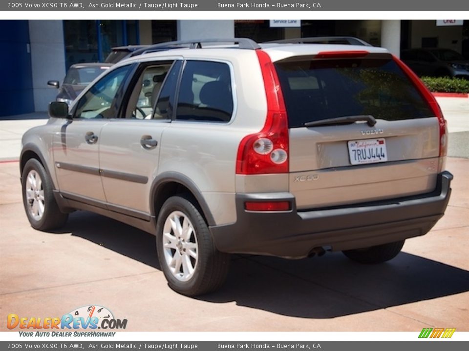 2005 Volvo XC90 T6 AWD Ash Gold Metallic / Taupe/Light Taupe Photo #2