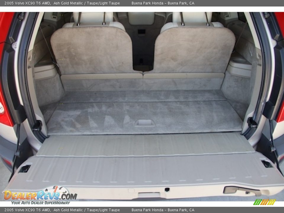 2005 Volvo XC90 T6 AWD Ash Gold Metallic / Taupe/Light Taupe Photo #18