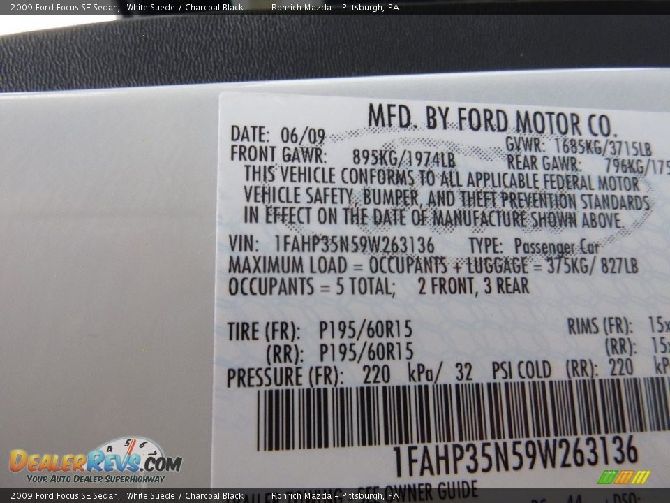 2009 Ford Focus SE Sedan White Suede / Charcoal Black Photo #25
