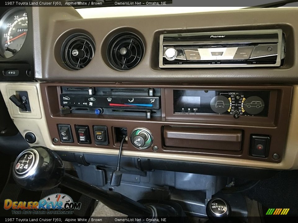 Controls of 1987 Toyota Land Cruiser FJ60 Photo #35