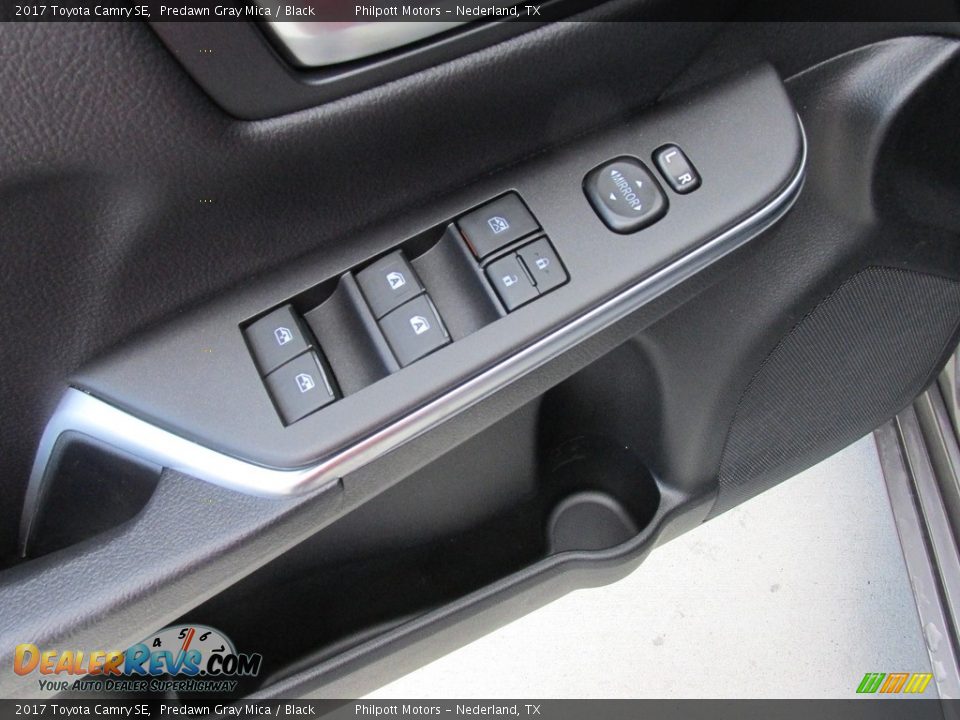Controls of 2017 Toyota Camry SE Photo #20