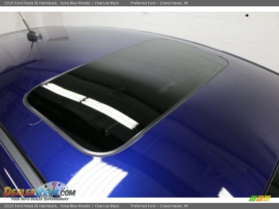 2016 Ford Fiesta SE Hatchback Kona Blue Metallic / Charcoal Black Photo #8