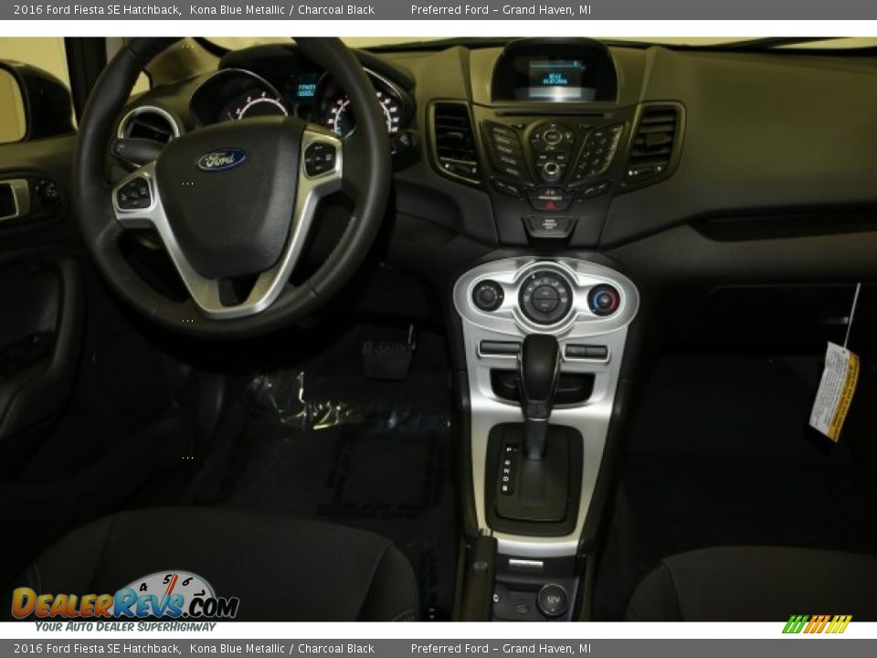 2016 Ford Fiesta SE Hatchback Kona Blue Metallic / Charcoal Black Photo #10