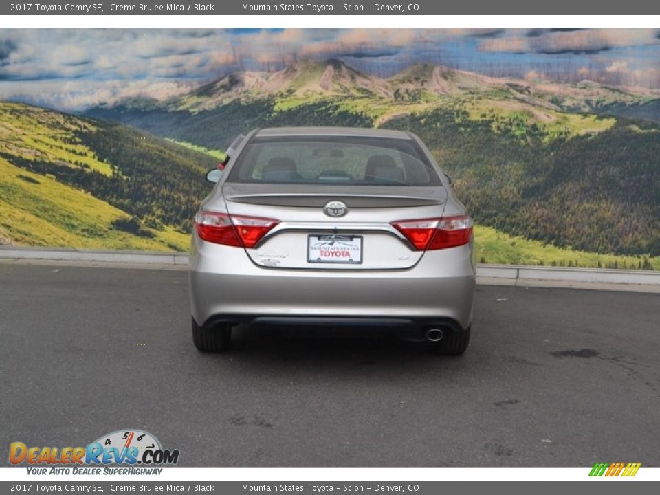 2017 Toyota Camry SE Creme Brulee Mica / Black Photo #4