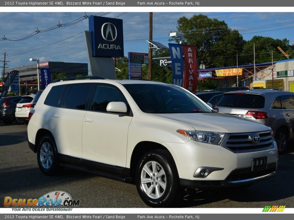 2013 Toyota Highlander SE 4WD Blizzard White Pearl / Sand Beige Photo #1