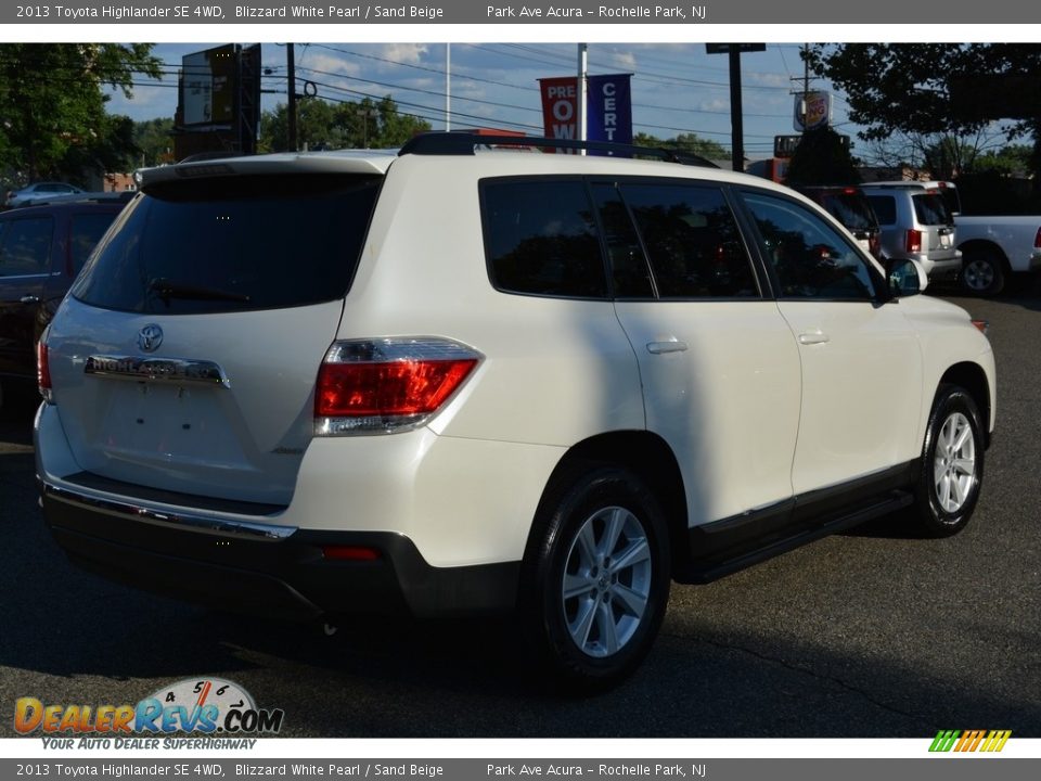 2013 Toyota Highlander SE 4WD Blizzard White Pearl / Sand Beige Photo #3