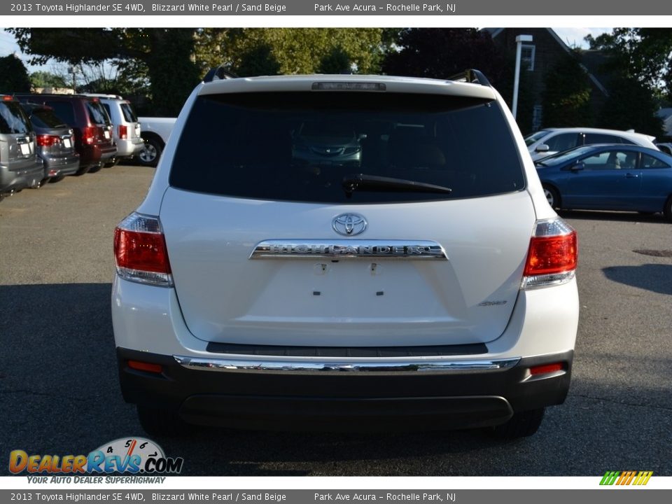 2013 Toyota Highlander SE 4WD Blizzard White Pearl / Sand Beige Photo #4