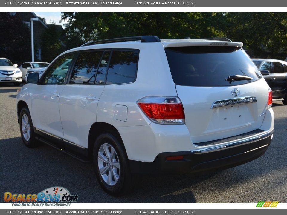 2013 Toyota Highlander SE 4WD Blizzard White Pearl / Sand Beige Photo #5
