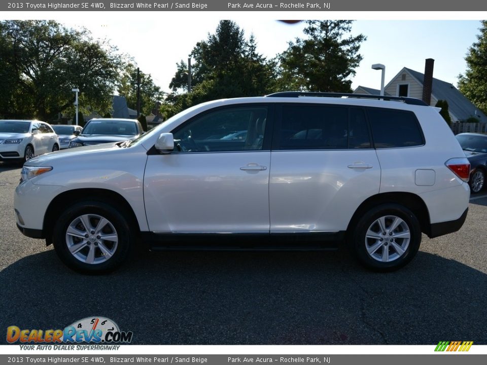 2013 Toyota Highlander SE 4WD Blizzard White Pearl / Sand Beige Photo #6