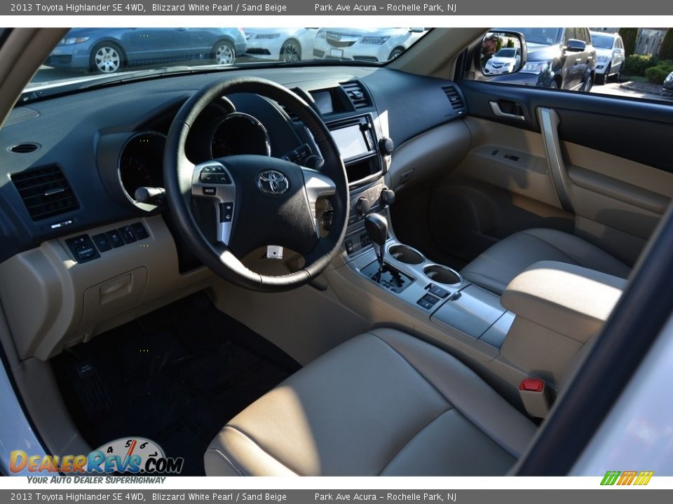 2013 Toyota Highlander SE 4WD Blizzard White Pearl / Sand Beige Photo #11