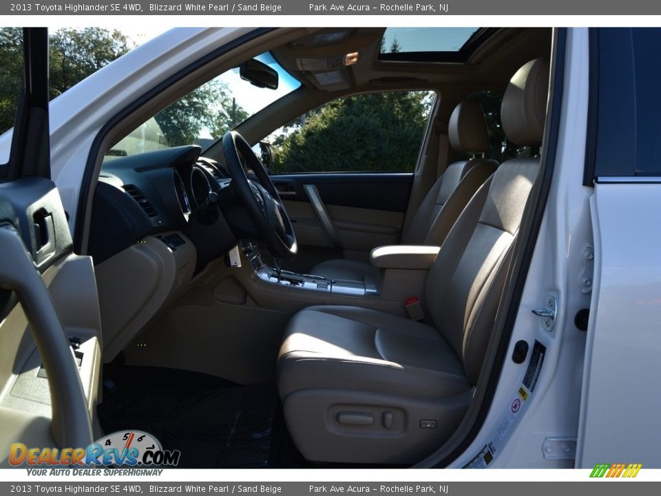 2013 Toyota Highlander SE 4WD Blizzard White Pearl / Sand Beige Photo #12