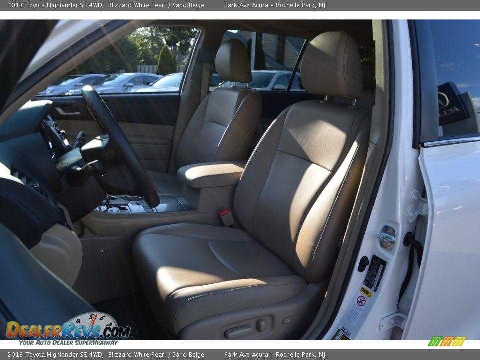 2013 Toyota Highlander SE 4WD Blizzard White Pearl / Sand Beige Photo #13