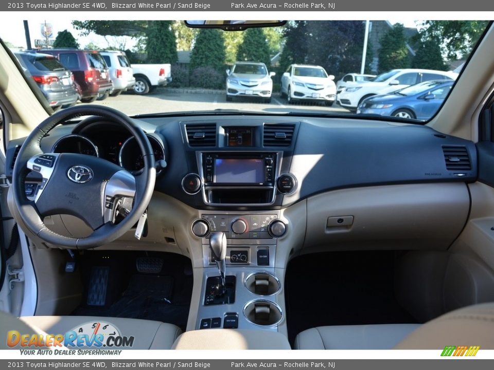 2013 Toyota Highlander SE 4WD Blizzard White Pearl / Sand Beige Photo #15