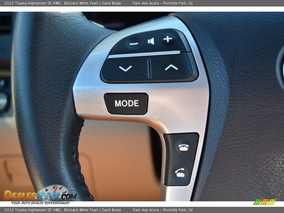 2013 Toyota Highlander SE 4WD Blizzard White Pearl / Sand Beige Photo #19