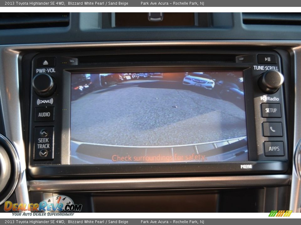 2013 Toyota Highlander SE 4WD Blizzard White Pearl / Sand Beige Photo #22